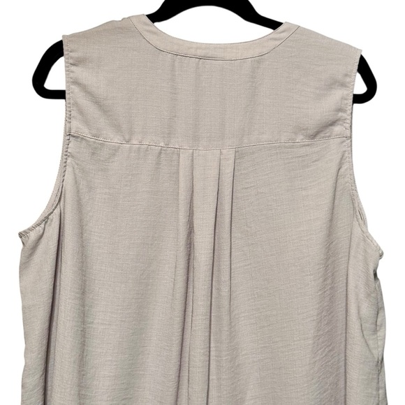 Torrid Harper Gauze Button Down Front Lightweight Sleeveless Back Pleat Blouse - Picture 9 of 13